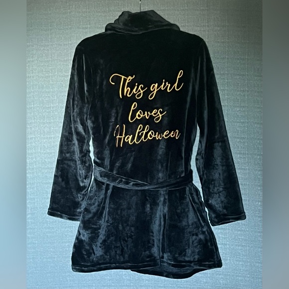 NWT Spooky Night Black Plush Robe This Girl Loves Halloween Embroidery w Tie - Picture 3 of 3
